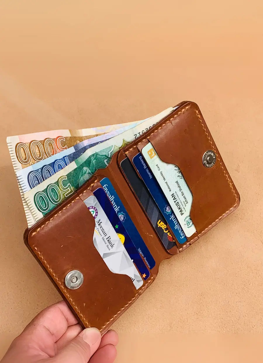 Tijarah Bifold Royale Vertical – Elegance in Every Fold Tijarah Store