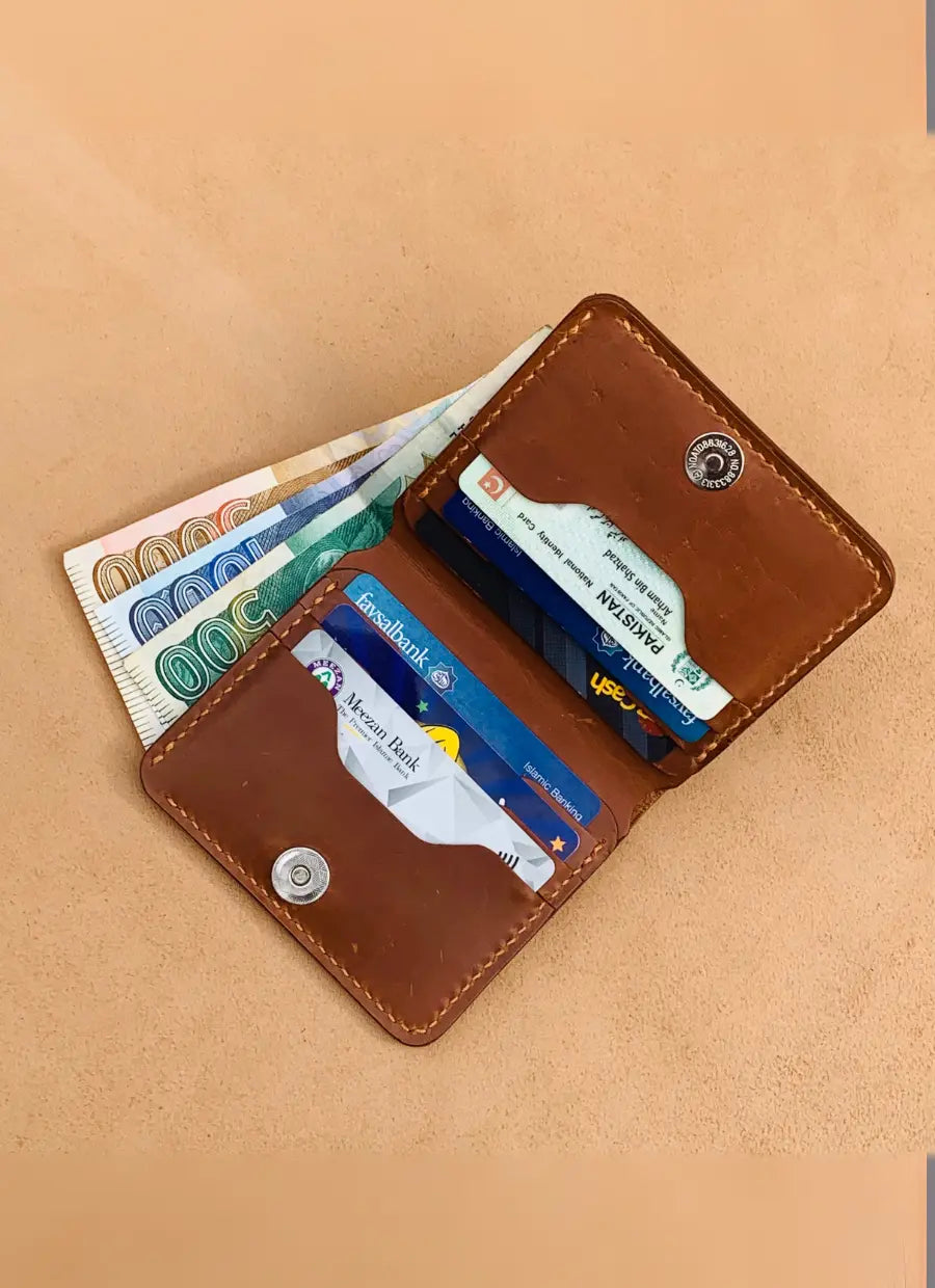 Tijarah Bifold Royale Vertical – Elegance in Every Fold Tijarah Store